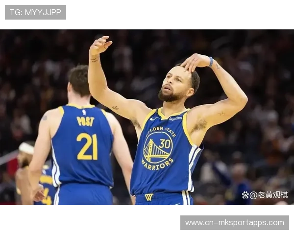勇士反弹获胜，库里表现依旧抢眼，勇士队员对库里